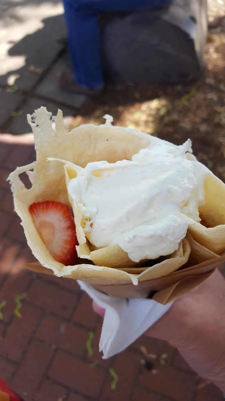 strawberry crepe farmers market